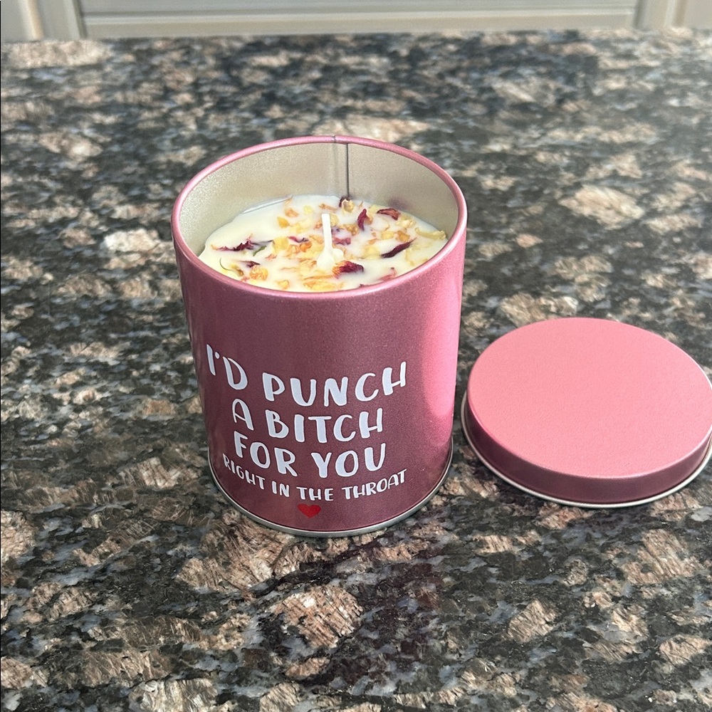 HOCUS SCENTED I'D PUNCH A  BTCH RIGHT IN THE THE THROAT FOR YOU CANDLE NEW
